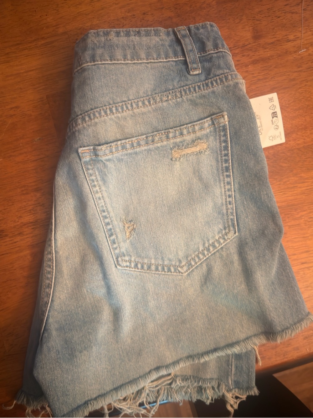 Light Blue Distressed Denim Women’s Shorts NWT (missing a  button) - Picture 2 of 4